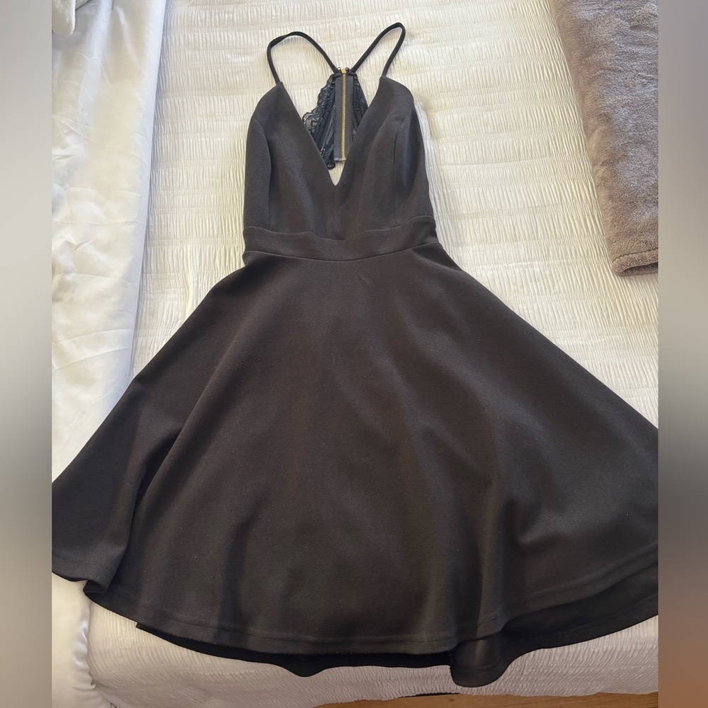 Trac Open Back Lace Dress